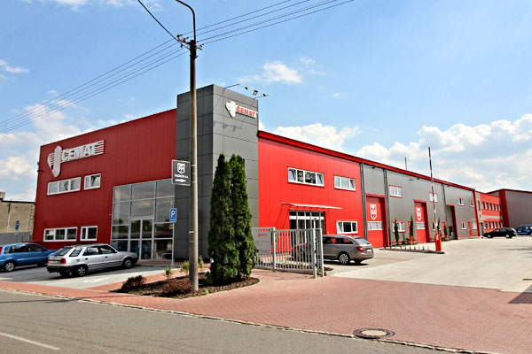 Unsere Gesellschaft kooperierte seit 2012 mit dem Generallieferanten bei der Umsetzung von drei Industriehallen im Areal der ČEMAT s.r.o. in Bohumín.