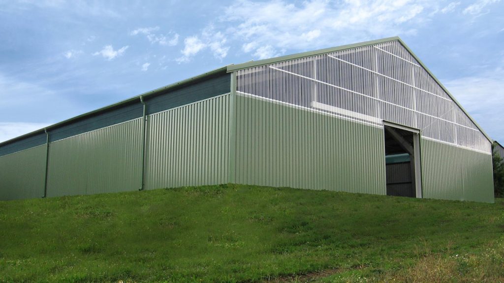 Das Lagerobjekt für Futtermittel der FARMA Vlčeves in Kreis Tábor wurde in der Hälfte 2012 in der Dauer unter zwei Monate realisiert. Das Gesamtausmaß der Lagerhalle beträgt 1650 m².